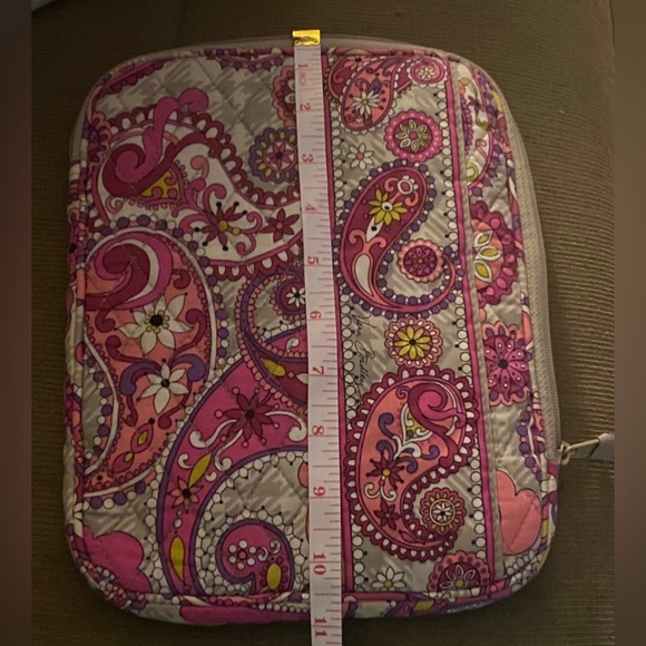 VERA BRADLEY PRE-OWNED IPAD CASE PAISLEY MEETS PLAID(RETIRED PATTERN) see photos - Picture 5 of 9